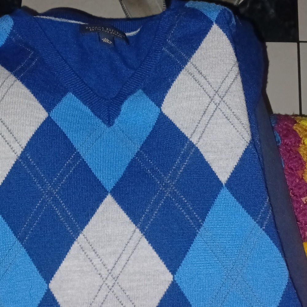 Banana Replublic Ultra Light Merino wool Argyle V neck sweater, Blue Tan
